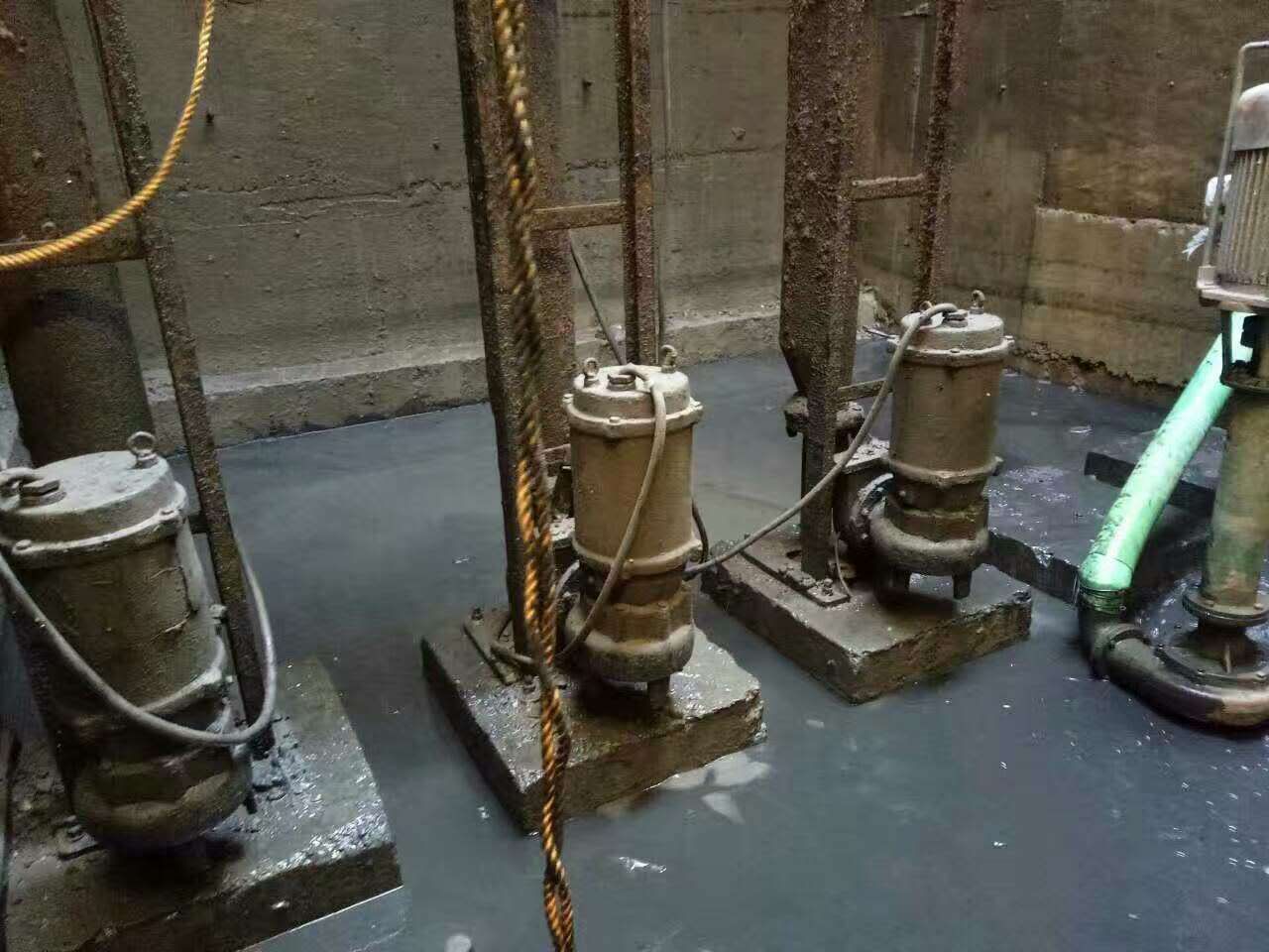 黄埔污水池清理