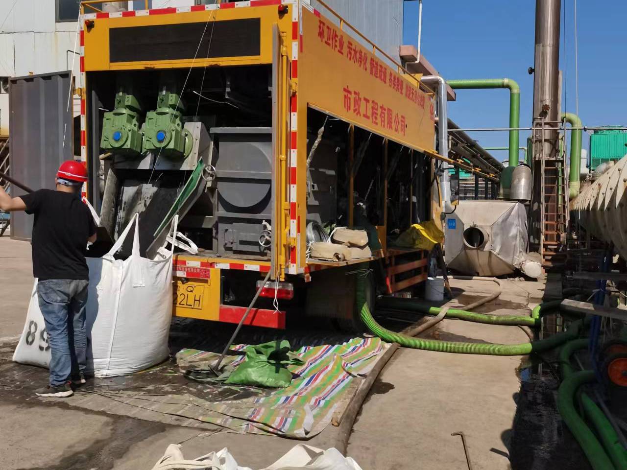 黄埔淤泥压干处理